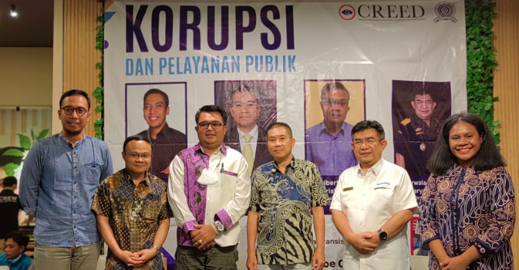 Manager Program TI Indonesia, Alvin Nicola; Pengajar Filsafat STF Driyarkara, Heribertus Dwi Kristanto; Direktur Komunikasi dan Bimbingan Pengguna Jasa Bea Cukai, Nirwala Dwi Haryanto; Dewan Penasehat HIPPINDO, Tutum Rahanta; dan Direktur Eksekutif CREED, Yoseph Billie Dosiwoda.